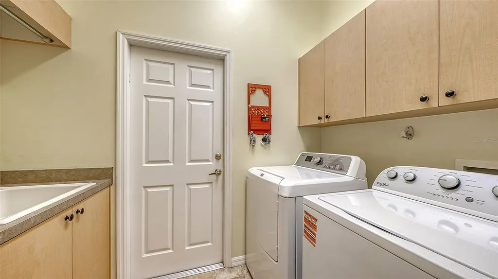 5566 Magnolia Tree Terrace Sarasota FL 34233