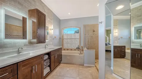 5566 Magnolia Tree Terrace Sarasota FL 34233