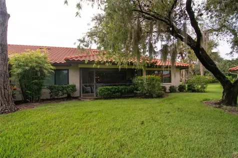 5635 Golf Pointe Drive Sarasota FL 34243