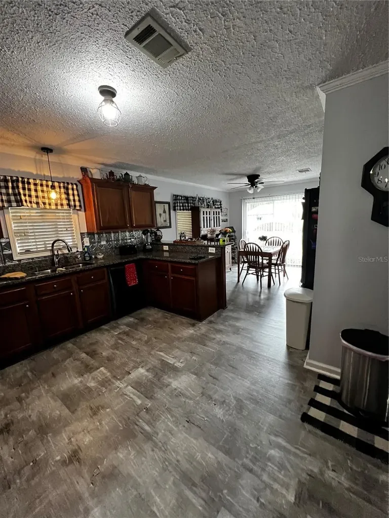 35201 Forest Lake Road Leesburg FL 34788