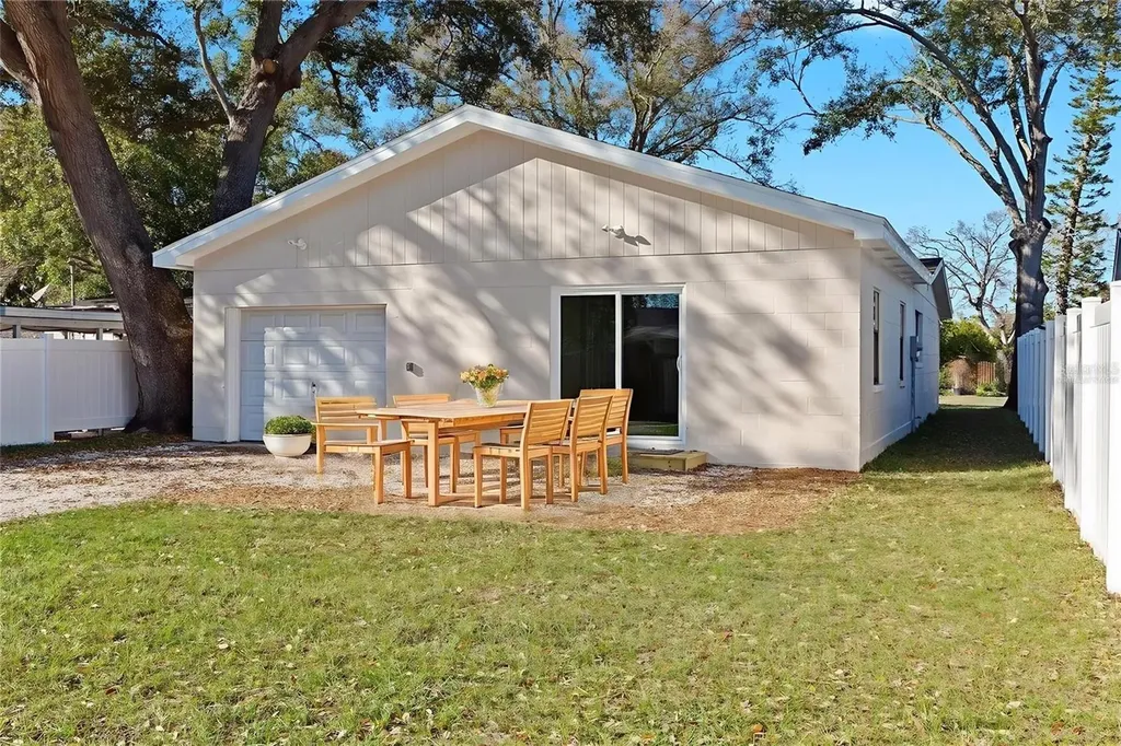 5418 6th Avenue N St Petersburg FL 33710