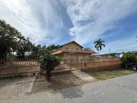 Calle 8 Bo. Piedra Aguza Juana Diaz PR 00795