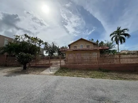 Calle 8 Bo. Piedra Aguza Juana Diaz PR 00795