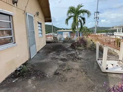 Calle 8 Bo. Piedra Aguza Juana Diaz PR 00795