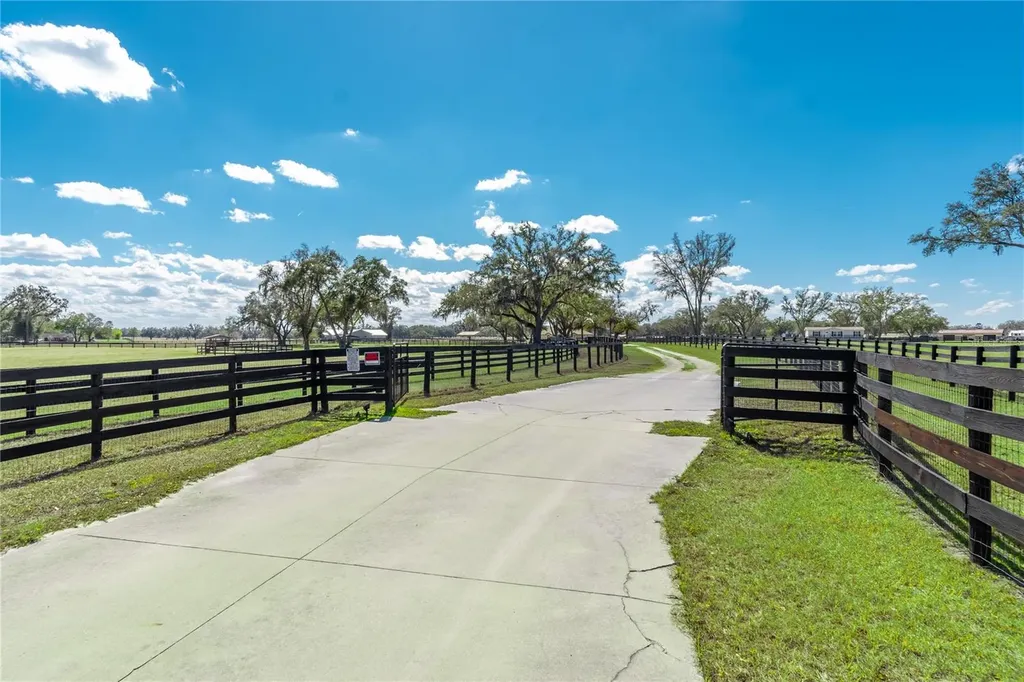 4700 NW 157th Court Morriston FL 32668