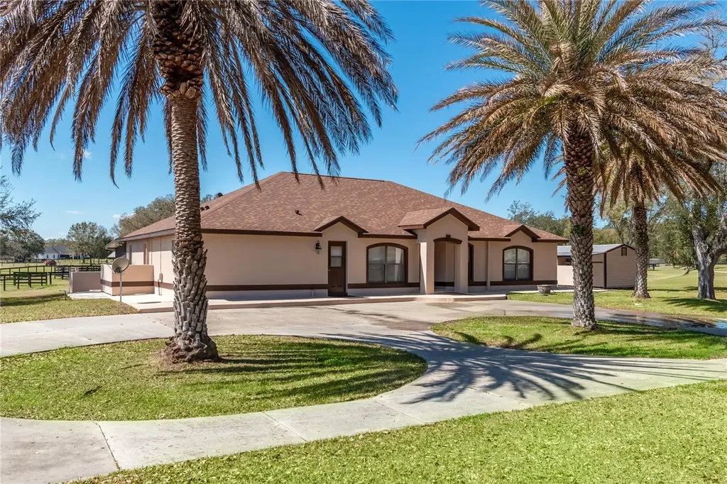 4700 NW 157th Court Morriston FL 32668