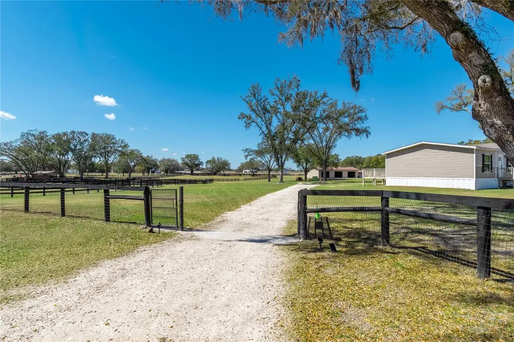 4700 NW 157th Court Morriston FL 32668