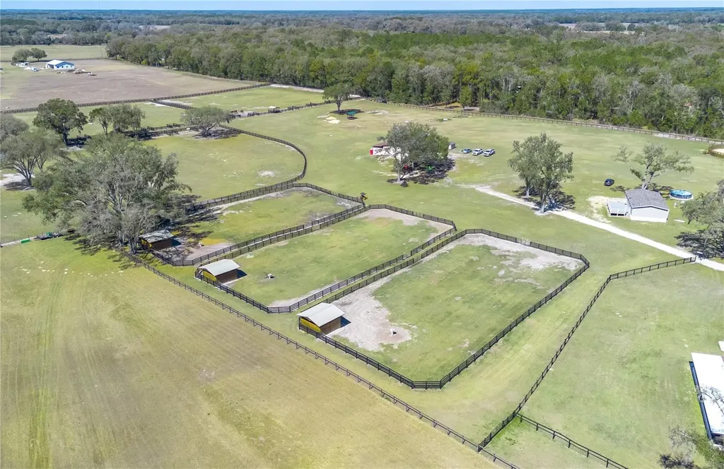 4700 NW 157th Court Morriston FL 32668