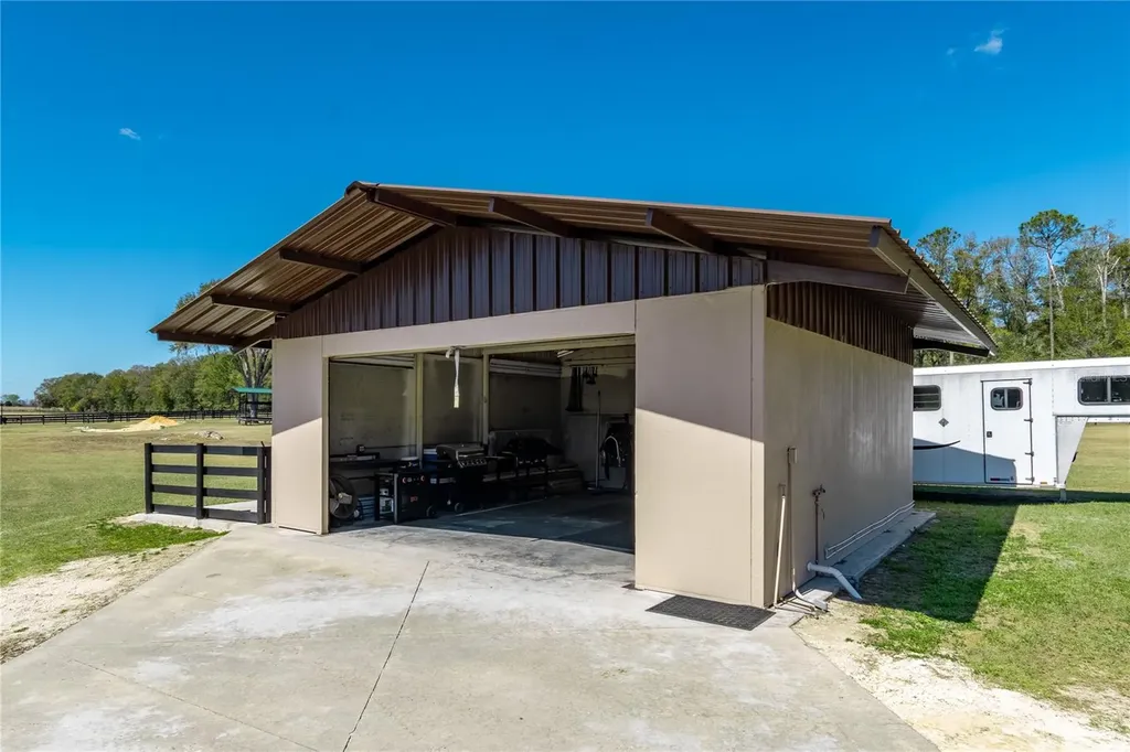 4700 NW 157th Court Morriston FL 32668