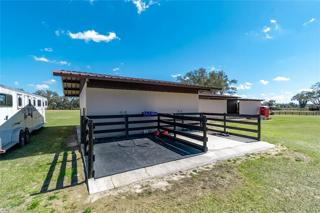 4700 NW 157th Court Morriston FL 32668