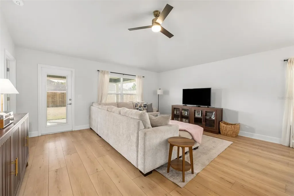 25093 SW 23rd Road Newberry FL 32669
