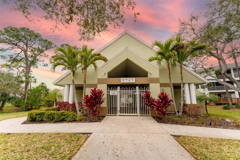 9936 Indian Key Trail Seminole FL 33776