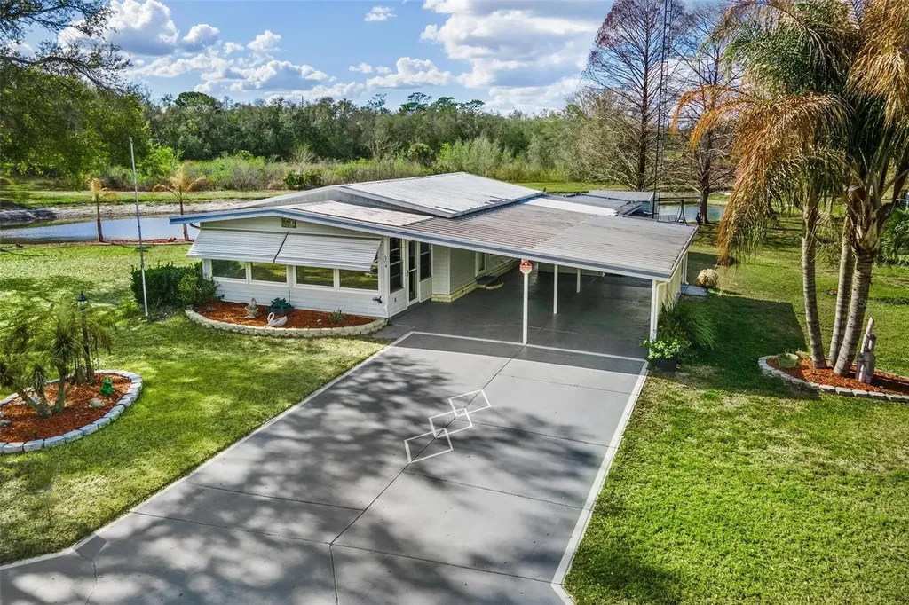 304 Ivanhoe Circle Lady Lake FL 32159