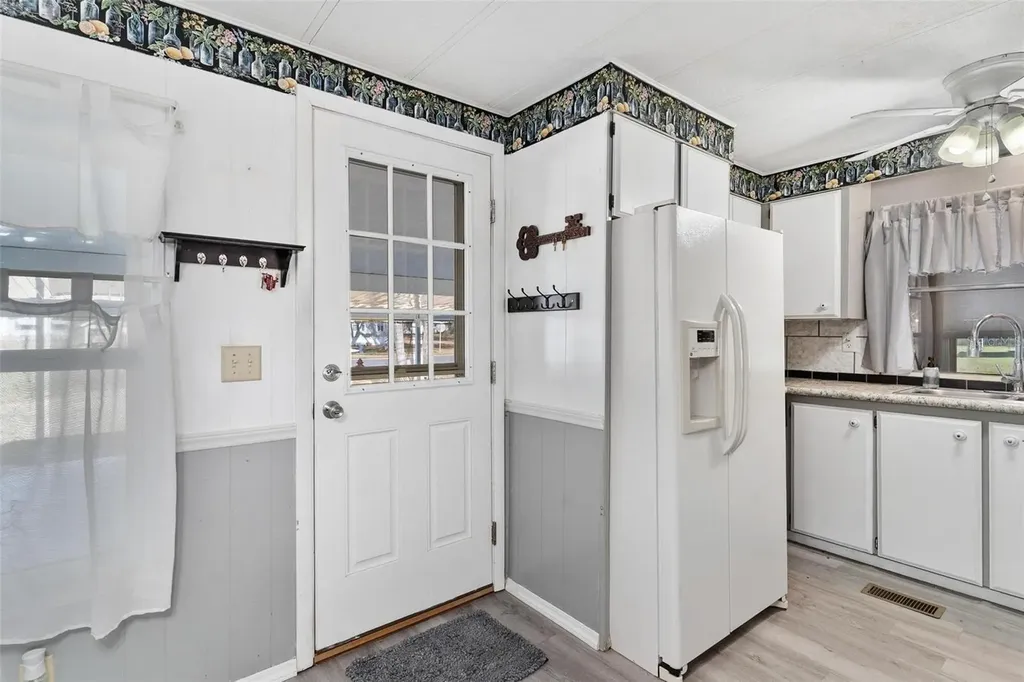 304 Ivanhoe Circle Lady Lake FL 32159
