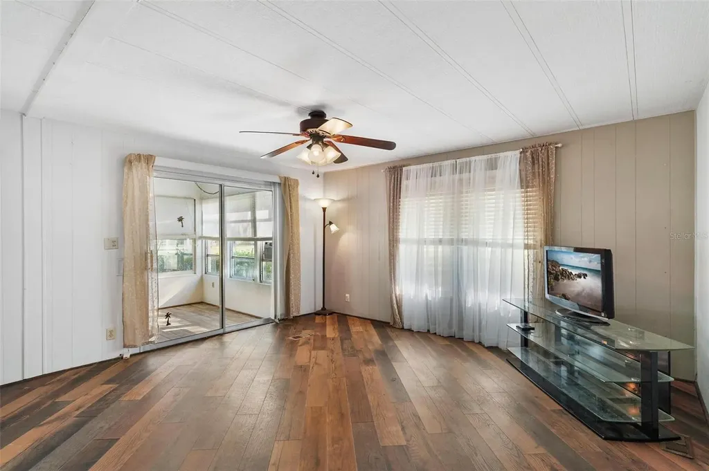 304 Ivanhoe Circle Lady Lake FL 32159