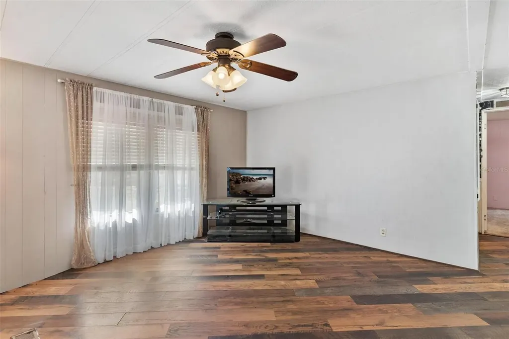 304 Ivanhoe Circle Lady Lake FL 32159