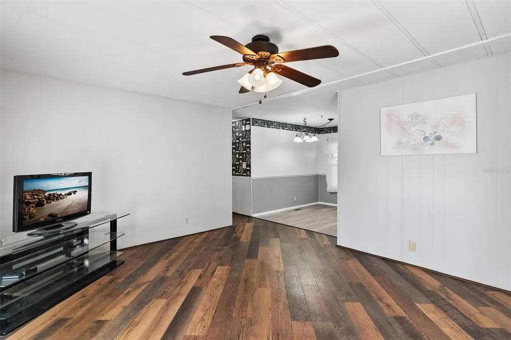 304 Ivanhoe Circle Lady Lake FL 32159