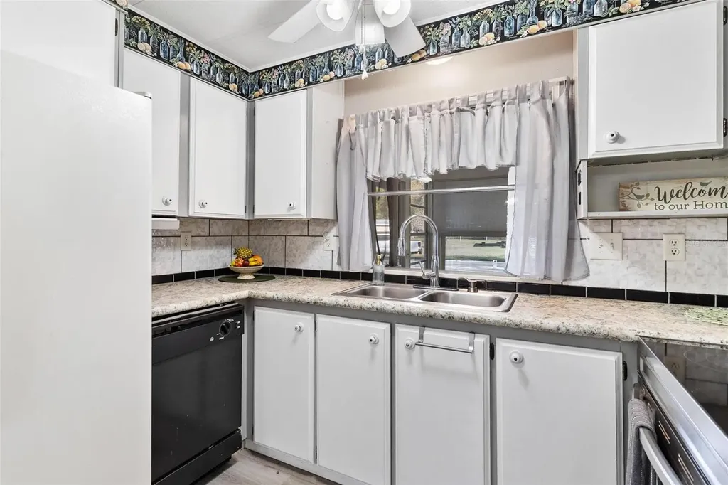 304 Ivanhoe Circle Lady Lake FL 32159