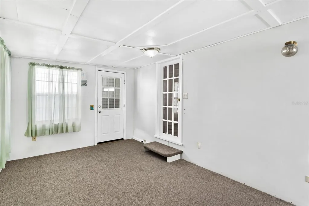 304 Ivanhoe Circle Lady Lake FL 32159
