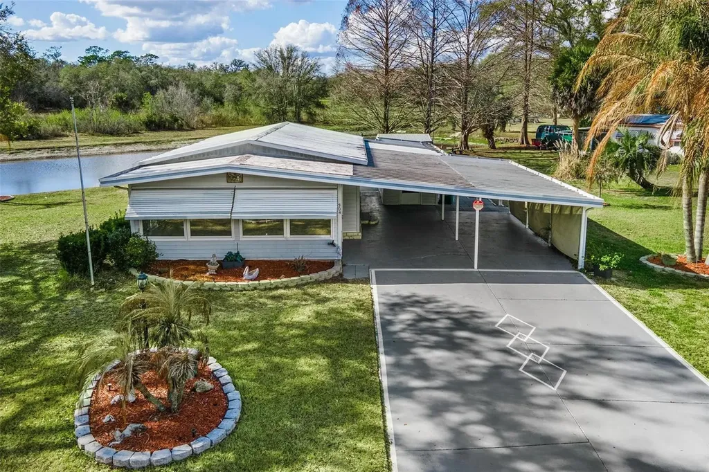 304 Ivanhoe Circle Lady Lake FL 32159
