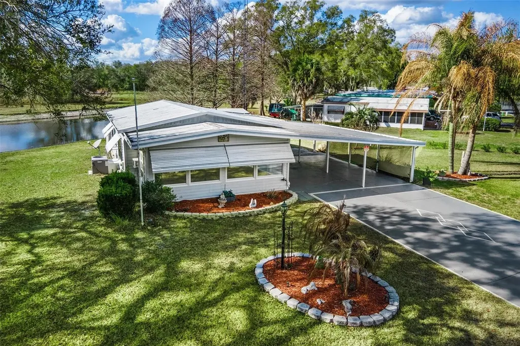 304 Ivanhoe Circle Lady Lake FL 32159
