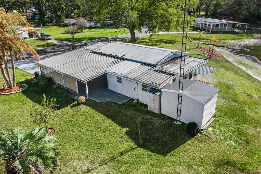 304 Ivanhoe Circle Lady Lake FL 32159