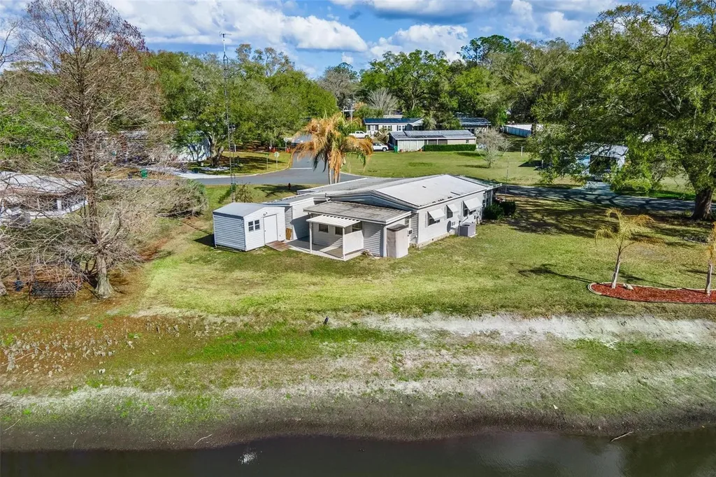 304 Ivanhoe Circle Lady Lake FL 32159