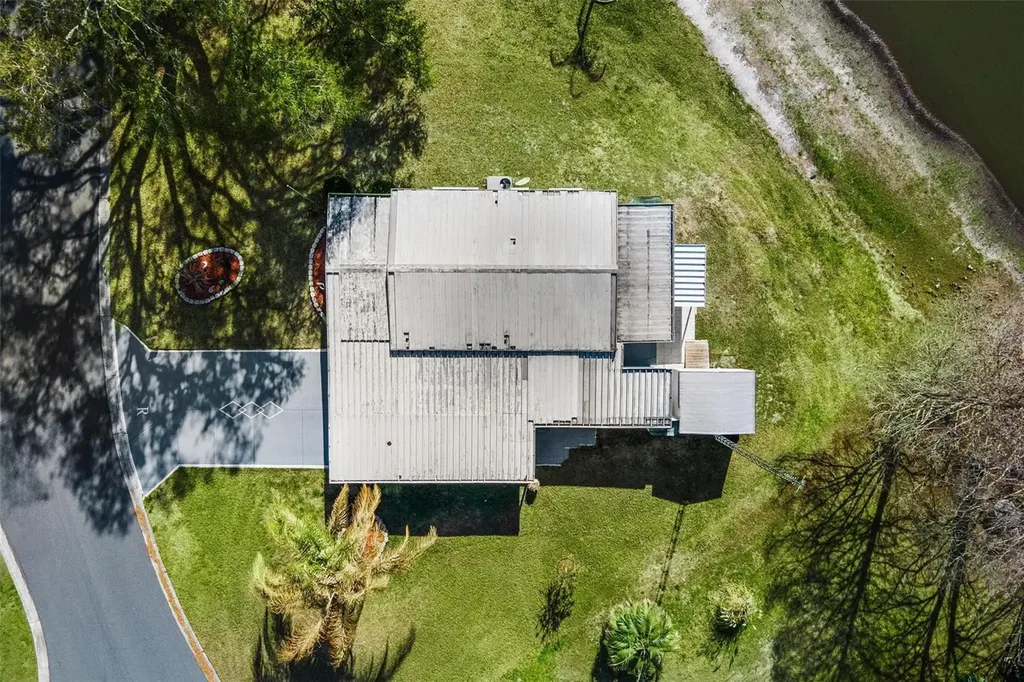 304 Ivanhoe Circle Lady Lake FL 32159