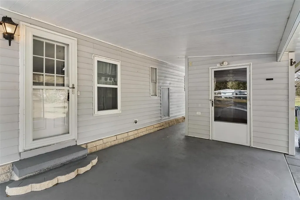 304 Ivanhoe Circle Lady Lake FL 32159