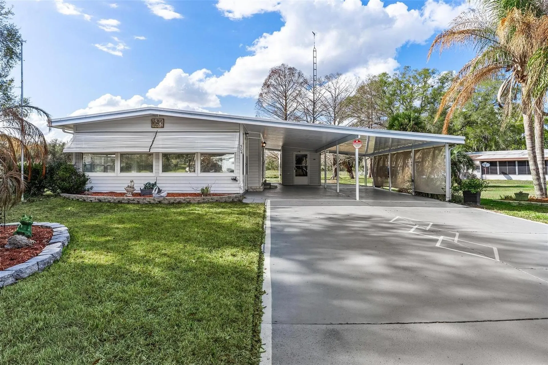 304 Ivanhoe Circle Lady Lake FL 32159
