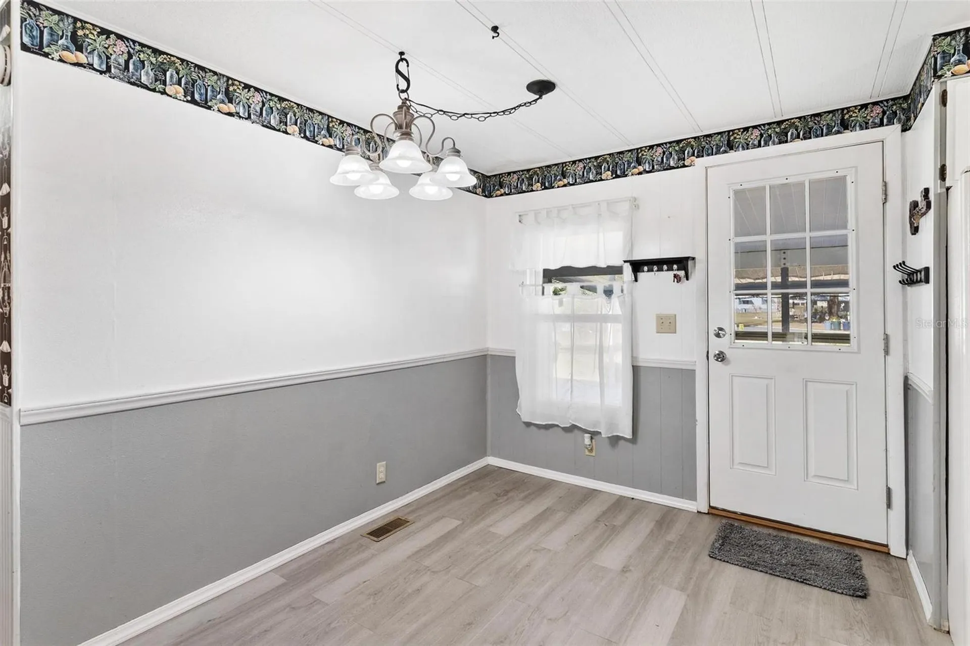 304 Ivanhoe Circle Lady Lake FL 32159