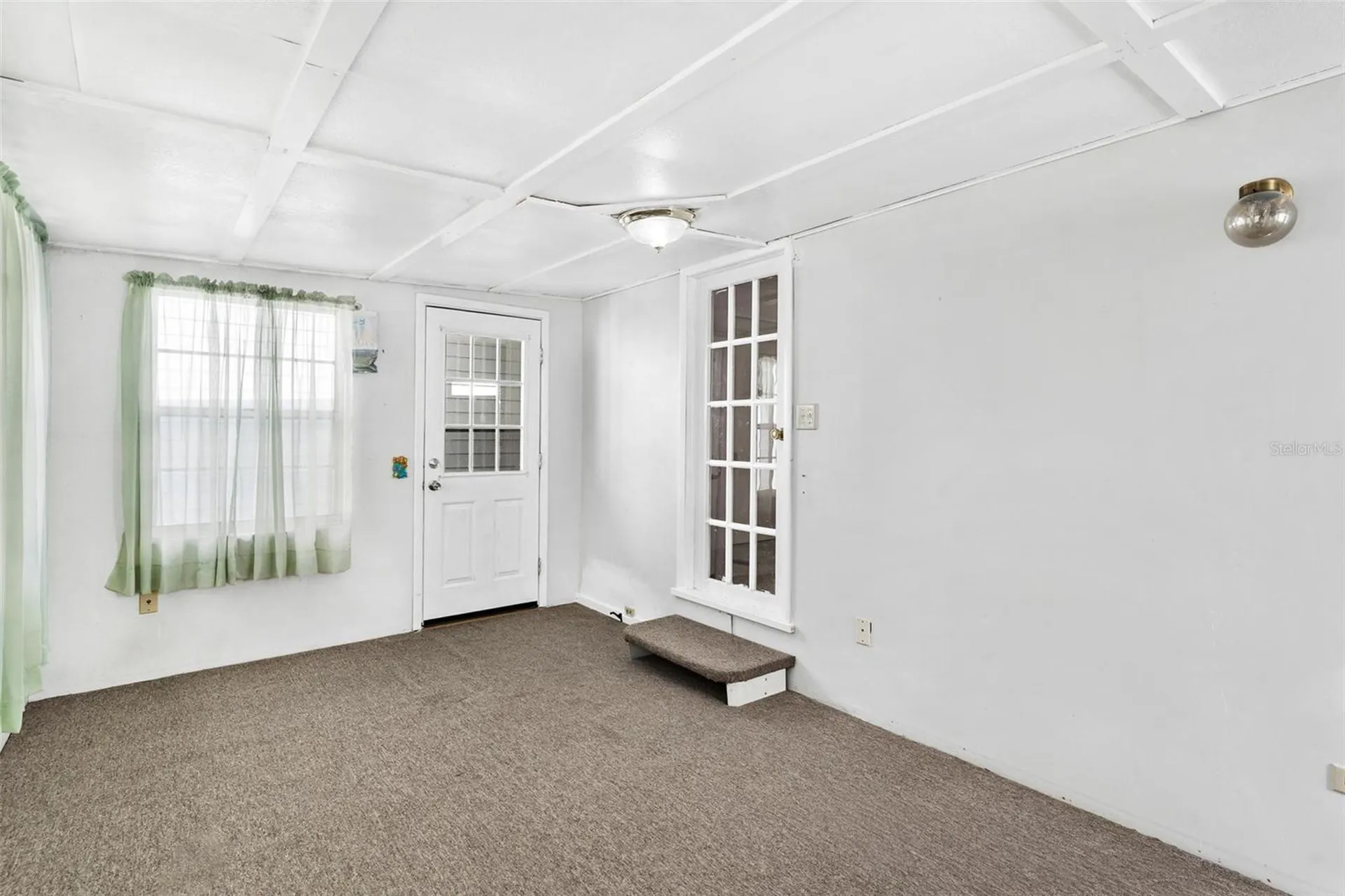 304 Ivanhoe Circle Lady Lake FL 32159