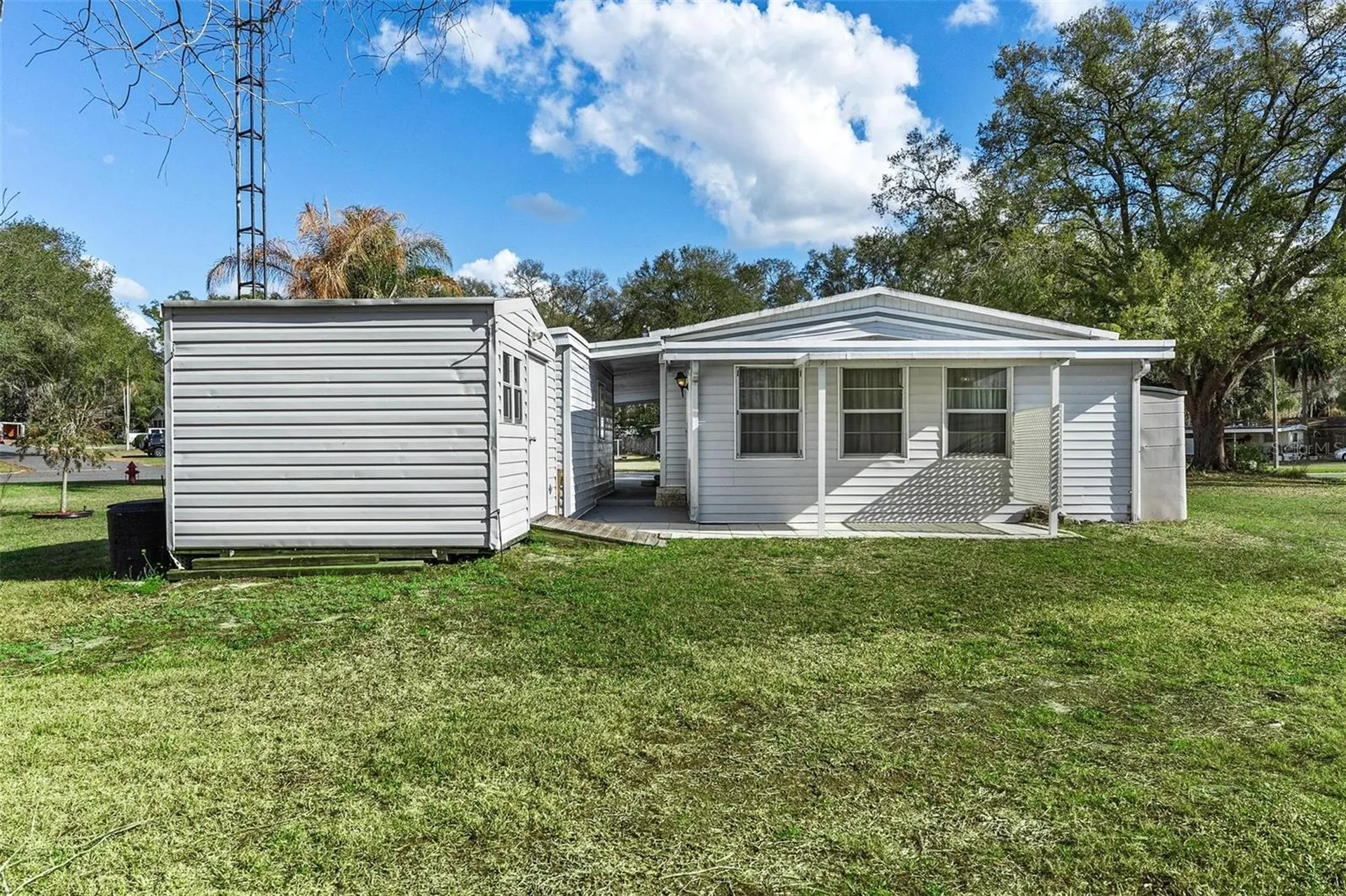 304 Ivanhoe Circle Lady Lake FL 32159