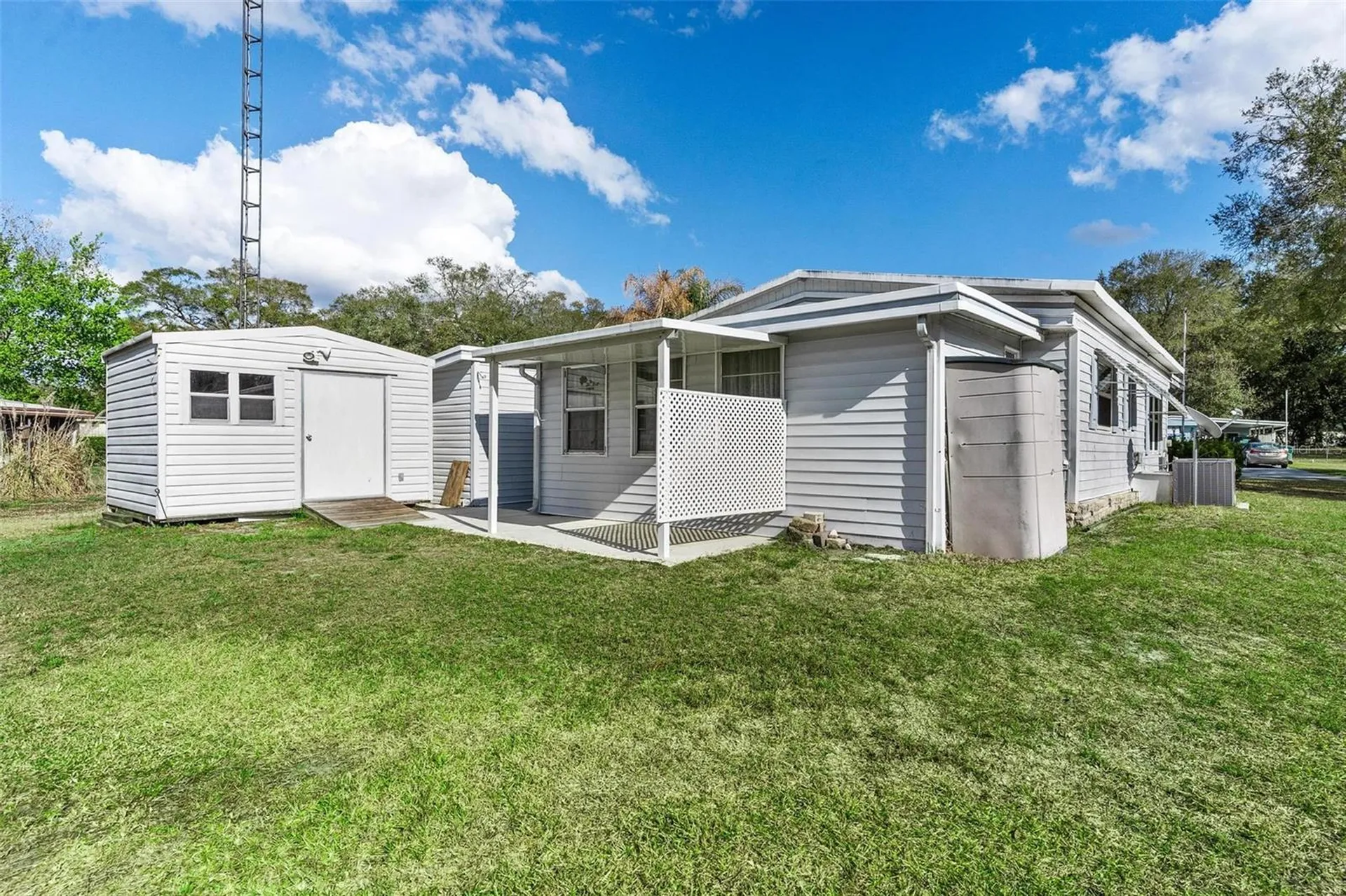 304 Ivanhoe Circle Lady Lake FL 32159