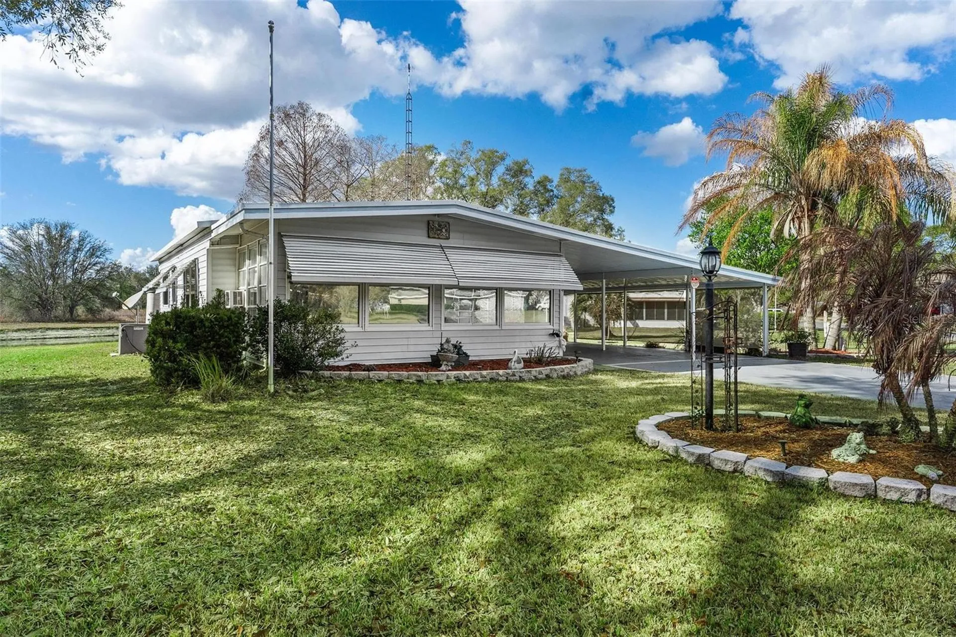 304 Ivanhoe Circle Lady Lake FL 32159