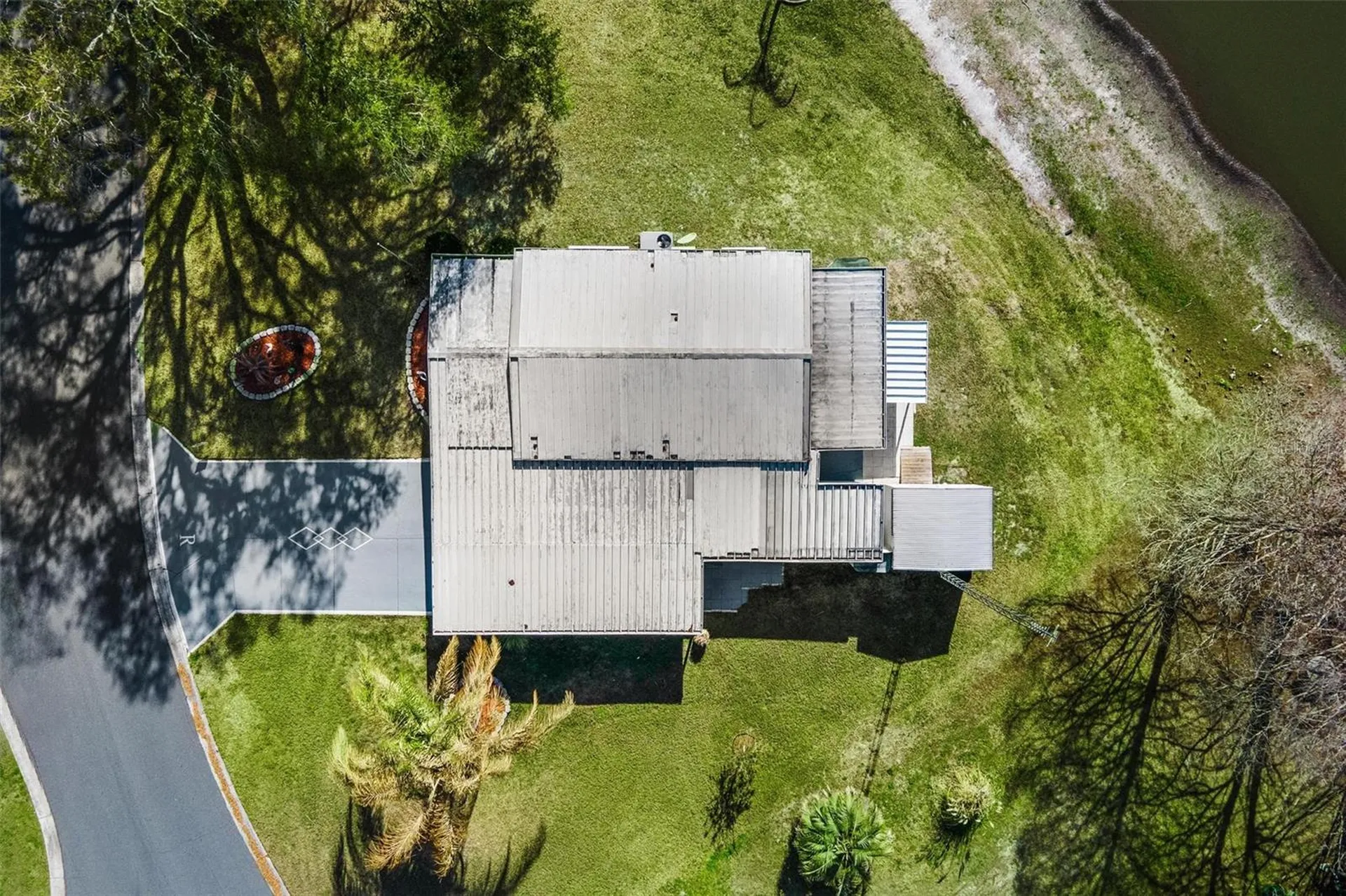 304 Ivanhoe Circle Lady Lake FL 32159