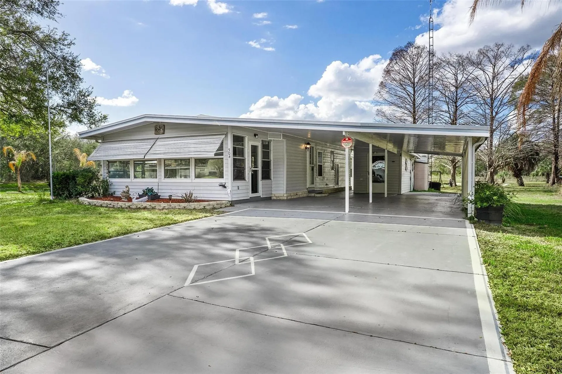 304 Ivanhoe Circle Lady Lake FL 32159