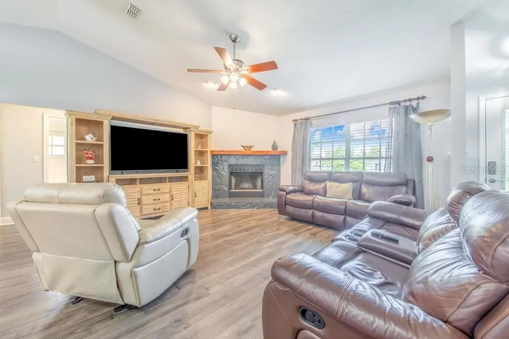 910 Liberty Lane Auburndale FL 33823