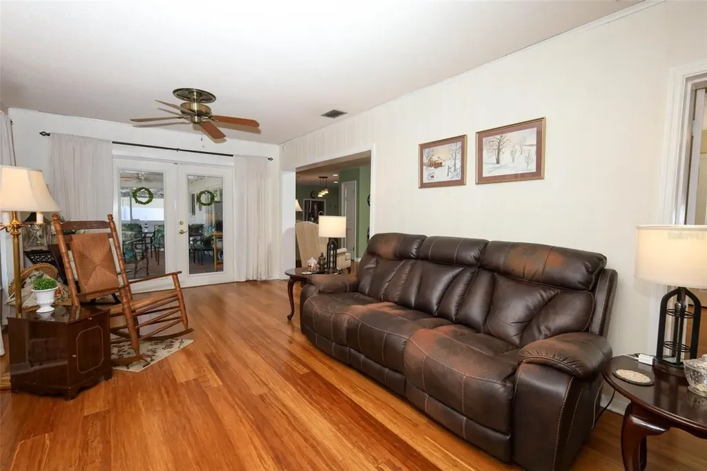 1607 Pinar Drive Orlando FL 32825