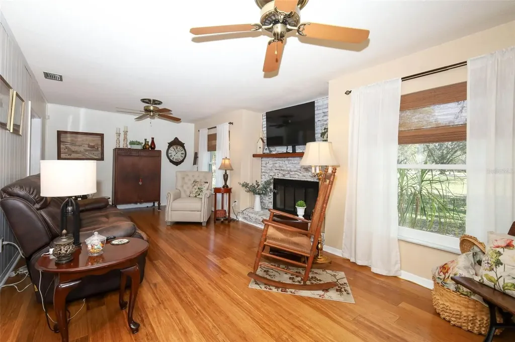 1607 Pinar Drive Orlando FL 32825