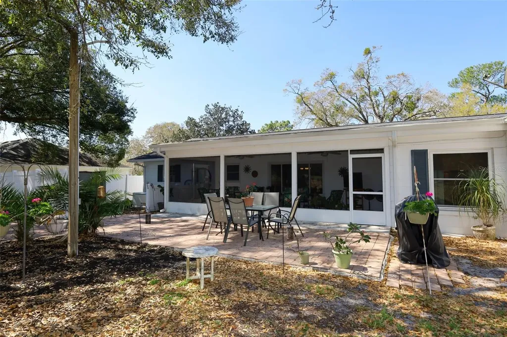 1607 Pinar Drive Orlando FL 32825