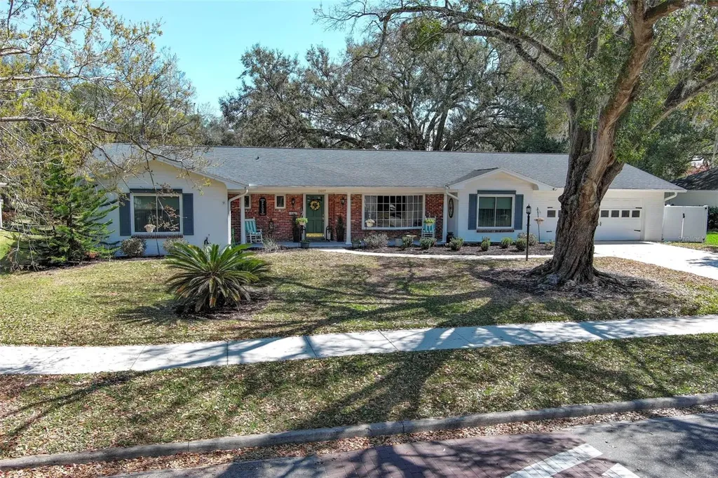 1607 Pinar Drive Orlando FL 32825