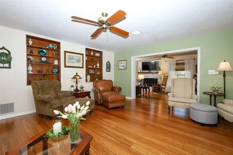 1607 Pinar Drive Orlando FL 32825