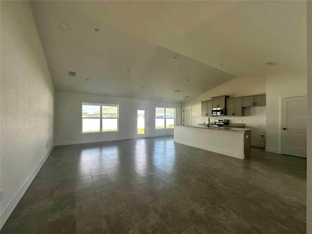 12605 NE 48th Street Oxford FL 34484