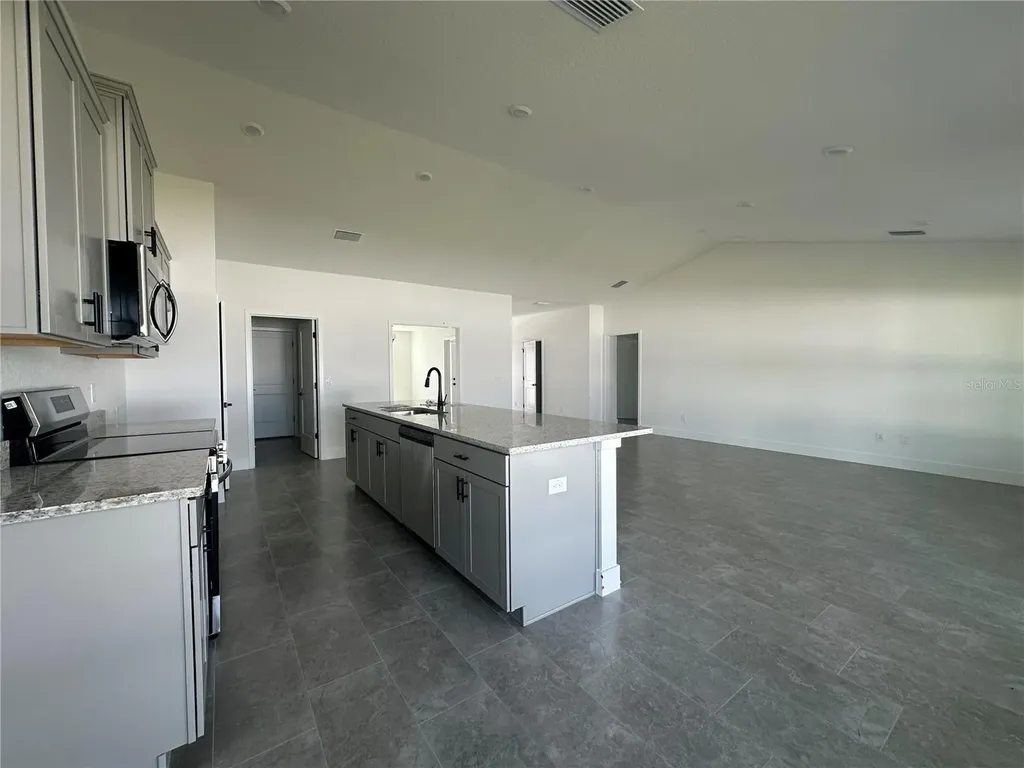 12605 NE 48th Street Oxford FL 34484