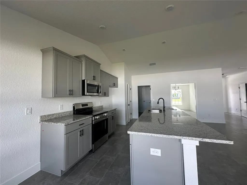 12605 NE 48th Street Oxford FL 34484