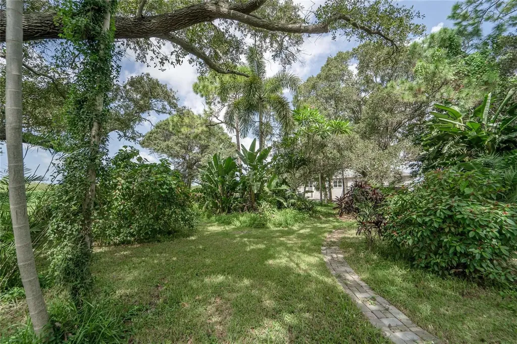 3834 29 Avenue St Petersburg FL 33711