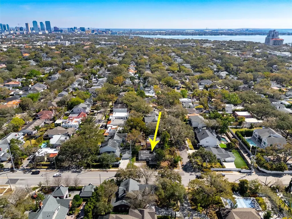 2627 W Watrous Avenue Tampa FL 33629