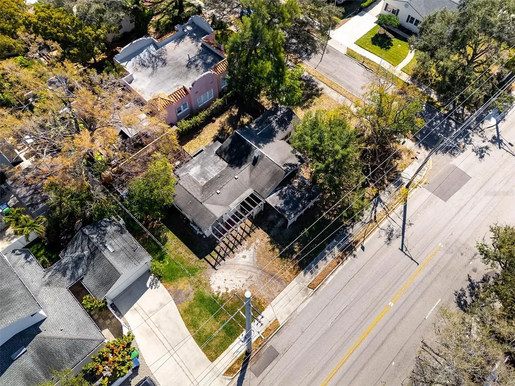 2627 W Watrous Avenue Tampa FL 33629