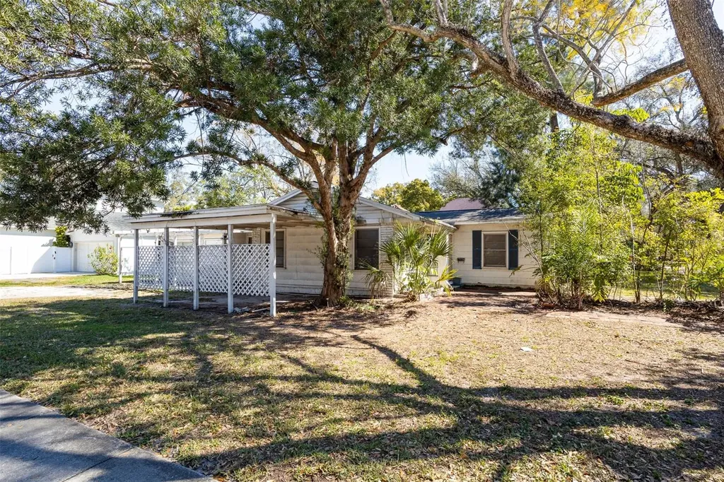 2627 W Watrous Avenue Tampa FL 33629